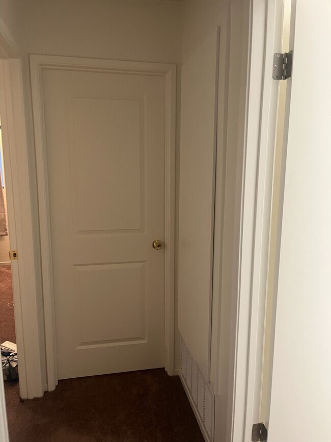 Building Photo - 9126 Unit 3