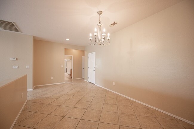 Building Photo - Beautiful single story home (55+). 3 Bed 2...