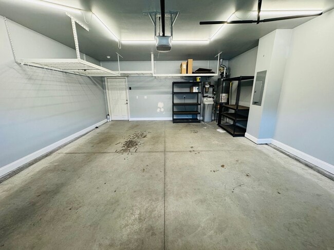 Building Photo - 2-Level Condo in Five Oaks of Lebanon