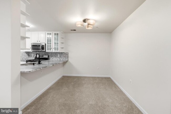 Building Photo - 6610 Lake Park Dr