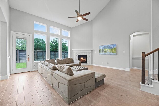Building Photo - 2411 Jitterbug Ln