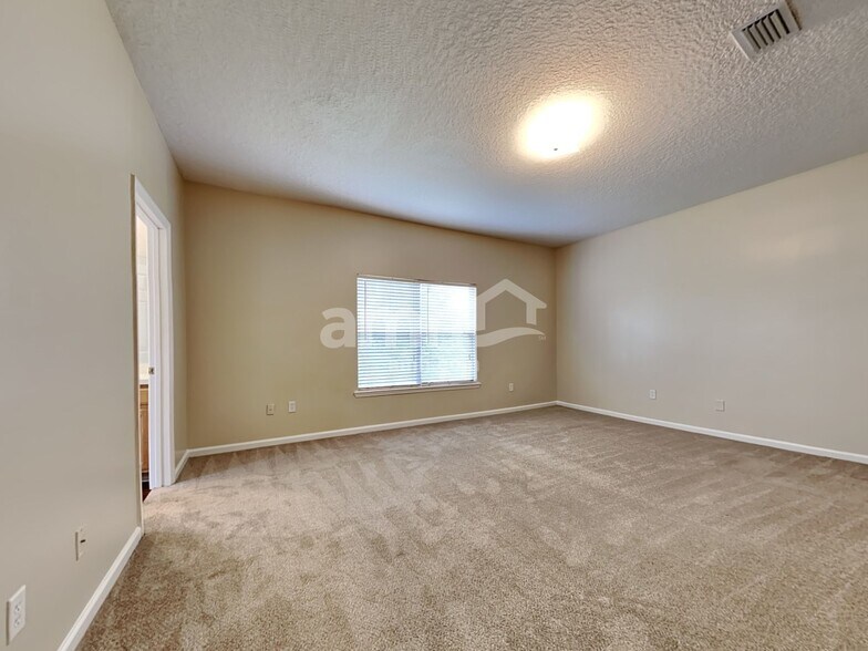 Building Photo - 9146 Prosperity Lake Dr