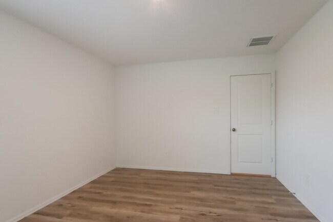 Building Photo - 17599 Longwood Trce Ln