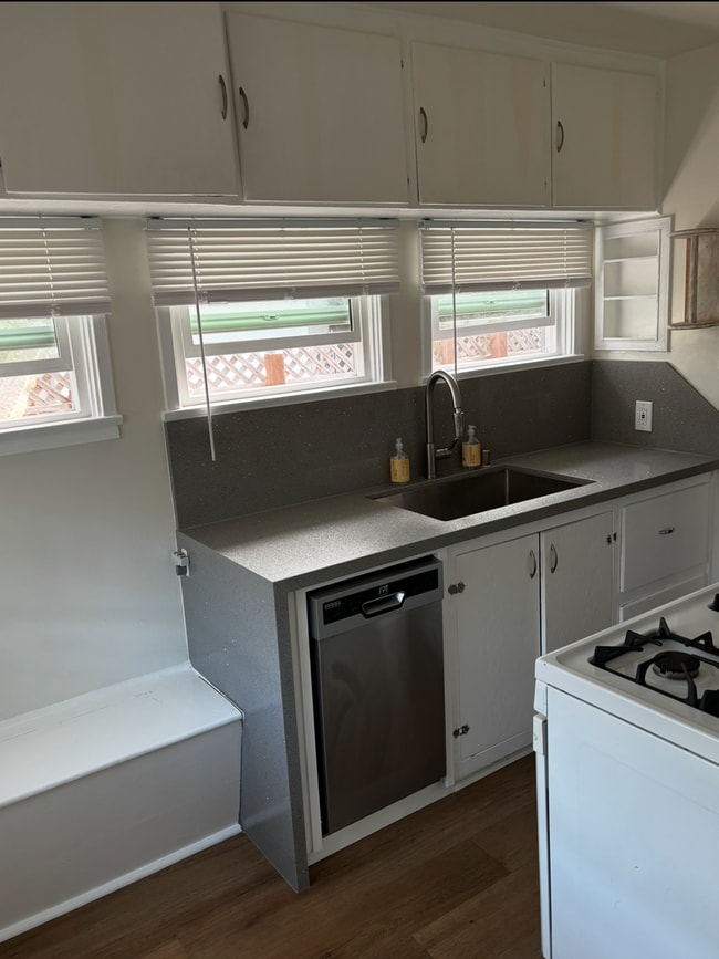 Building Photo - Charming 1 Bedroom House in Venice with Patio and W& D in unit !!! All Utilities Included !!!