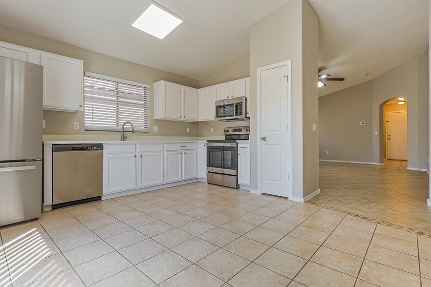 Building Photo - 10857 E Arcadia Ave