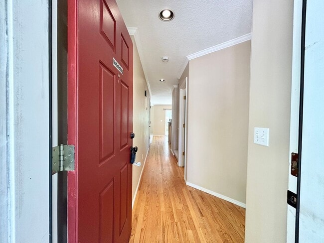 Building Photo - Cozy 4 Bed, 2.5 Bath House!