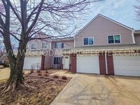 Building Photo - Beautiful 2 bedroom, 2 bath Town house in West Des Moines with 1-car attached garage