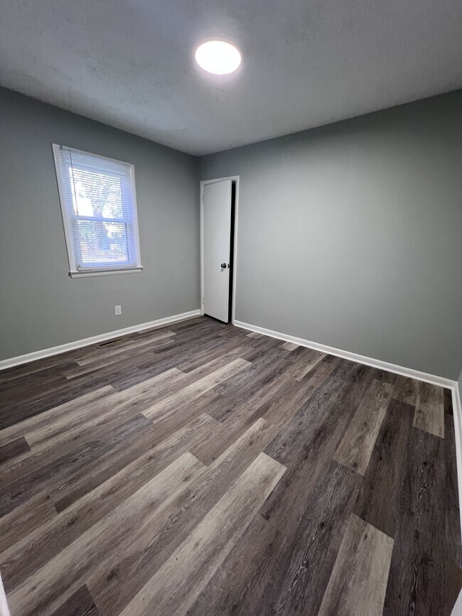 Building Photo - 2308 Pine Way