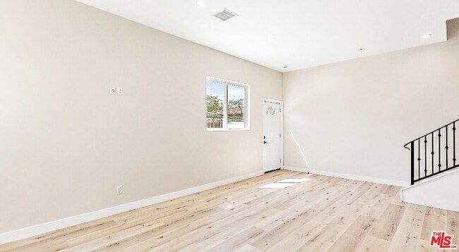 Building Photo - 16698 Moorpark St