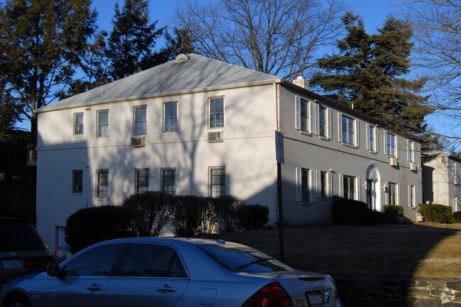 Building Photo - Hampden Manor