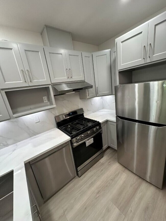 Building Photo - Nor Cal Realty Inc, 3 bedroom 3 bath townhouse with 2 car garage