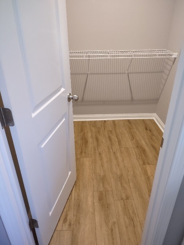 Building Photo - 227 E Oak St