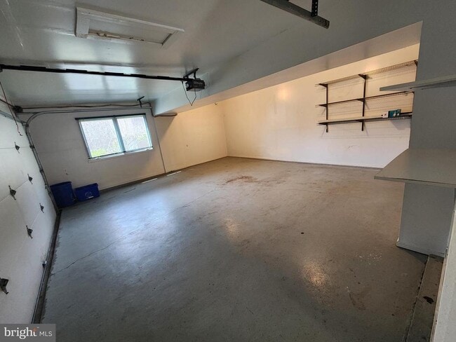 Building Photo - 254 Sayre Dr