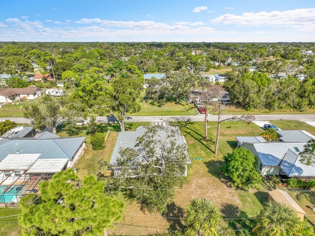 Building Photo - 6607 Deland Ave