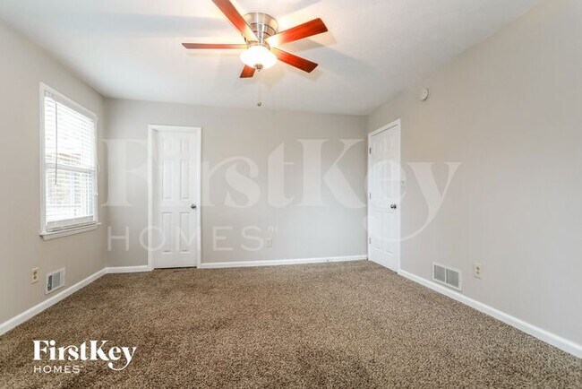 Building Photo - 2324 Sussex Court