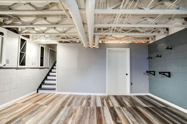 Building Photo - 8573 Olenbrook Dr