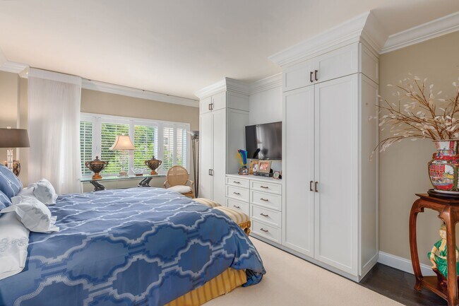 Building Photo - 250 Bradley Pl