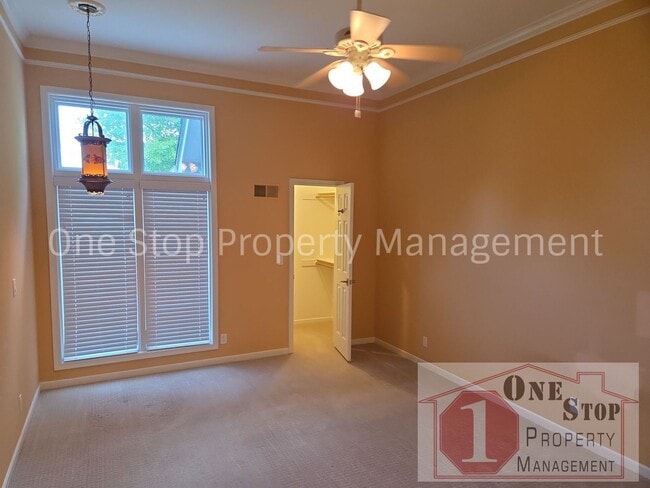 Building Photo - Beautiful 2 bedroom, 3 bathroom Villa in Overland Park!