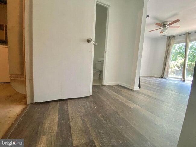 Building Photo - 7351 Crestleigh Cir