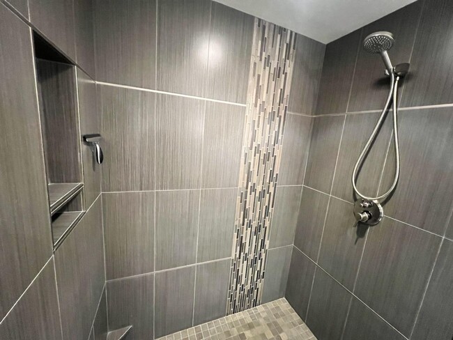 Building Photo - 1595 Calle De Stuarda