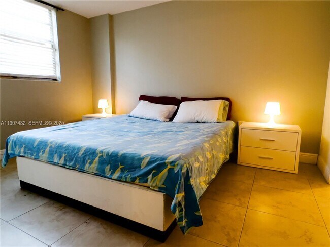 Building Photo - 345 Ocean Dr