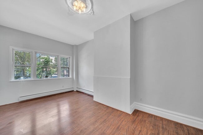 Building Photo - 322 Webster Ave