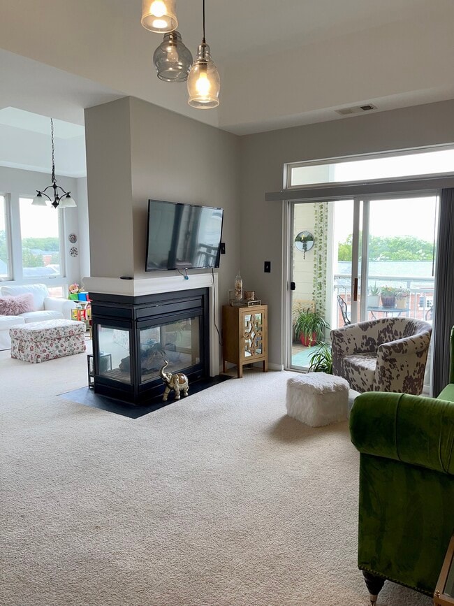 Building Photo - 801 S Greenbrier St