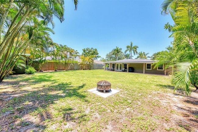 Building Photo - 1894 Loma Linda St