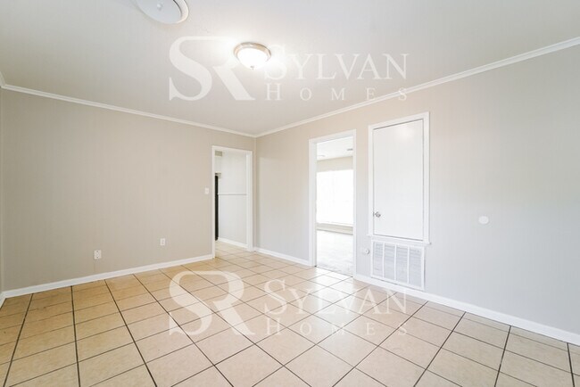 Building Photo - Updated 3 bedroom rancher!