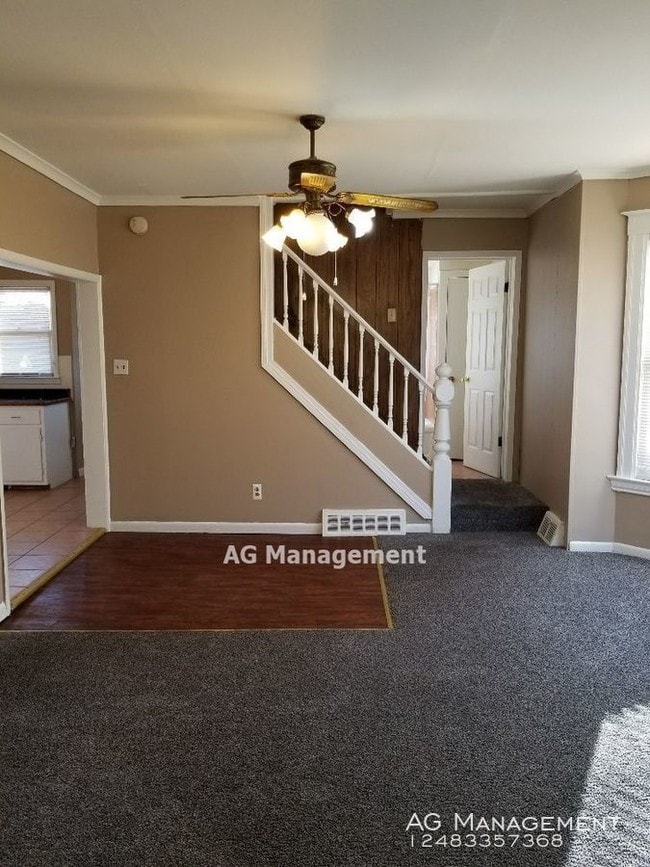Building Photo - 22 Elwood St. - Pontiac 3Bed/1Bath