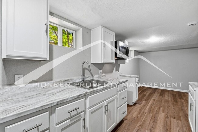 Building Photo - Spacious Home with 2 Kitchens and Central AC