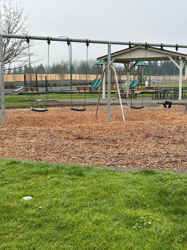 Building Photo - 3 Bedroom home in Yelm with Garage