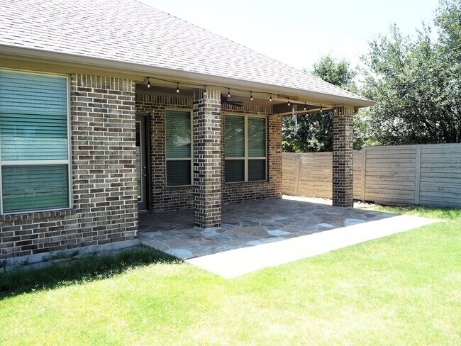 Building Photo - 4 Bed 3.5 Bath in Harvest