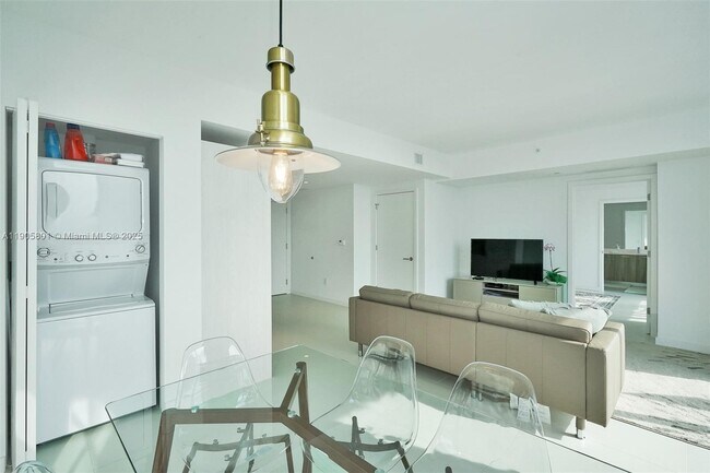 Building Photo - 501 NE 31st St