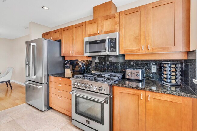 Building Photo - 475 Redwood St