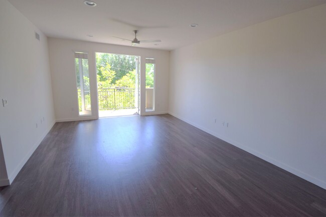 Building Photo - 7851 Ventura Canyon Ave