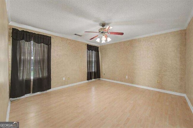 Building Photo - 2025 Baramore Oaks Dr
