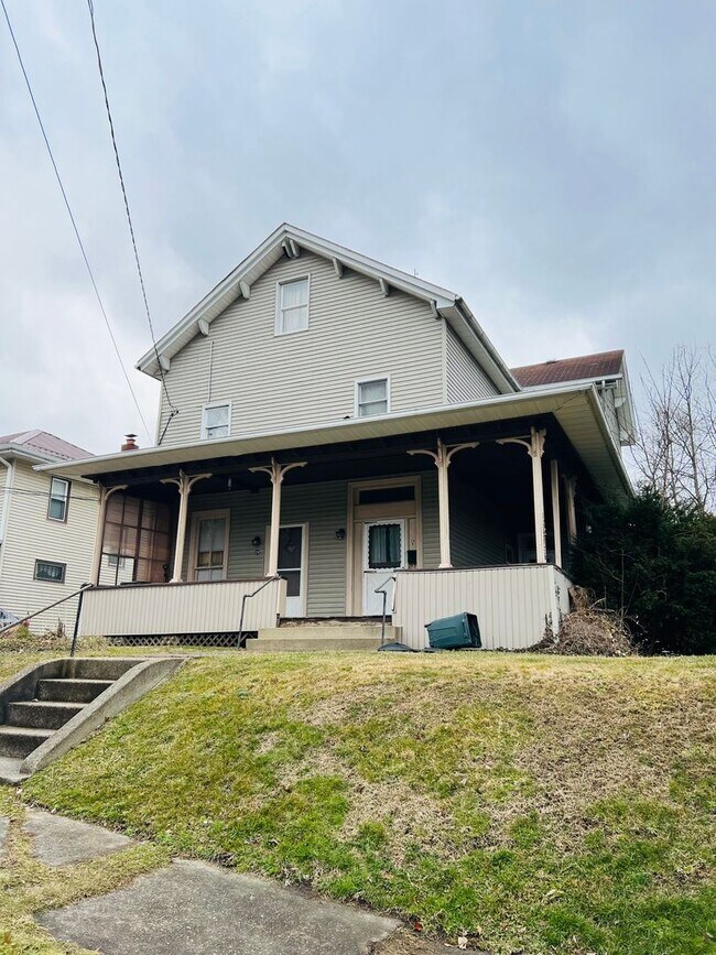 2 br, 1 bath House 24 Pierce Ave Apartme... 24 Pierce Ave