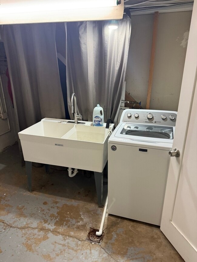 Building Photo - 7710 Kedvale Ave