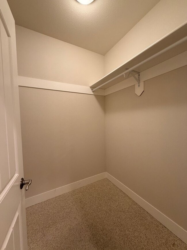 Building Photo - Dual Primary Suite's. 2 Bedroom / 2.5 Bathroom Single Level Home in NE Bend - PENDING APPLICATION