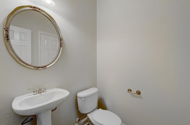 Building Photo - 1821 Village Oak Ct