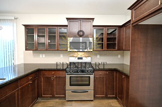 Building Photo - 3238 Lahar Ln