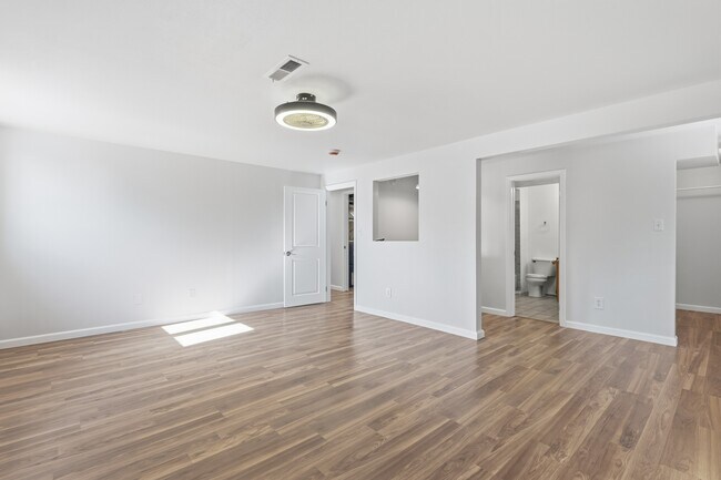 Building Photo - 122 Helena Cir