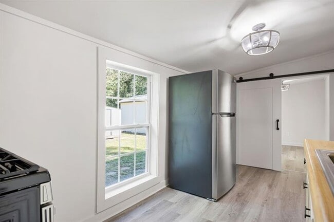 Building Photo - 24 E Iron Belt Rd SE