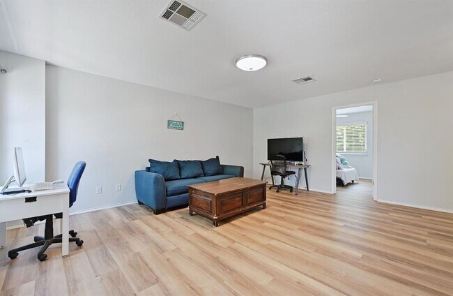 Building Photo - 252 Fall Creek Dr