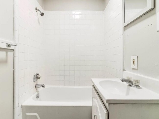 Building Photo - 1740 NW 11th St