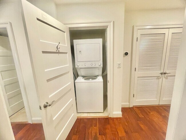 Building Photo - Stunning Downtown Apartment with Parking Garage Access Deducted from monthly Rent!