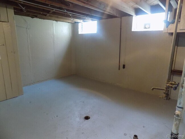 Building Photo - 17696 Woodbine St