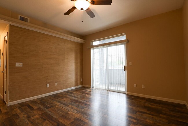 Building Photo - Updated 2 Bedroom Apartment in Windsor