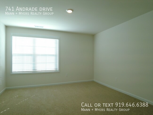 Building Photo - 741 Andrade Dr